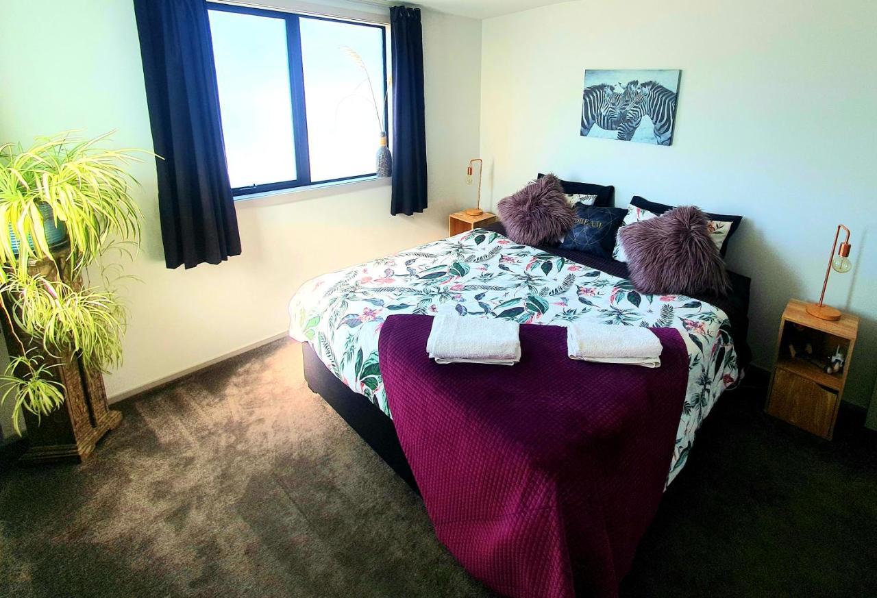 Hawea Heaven: Superking Beds + Hot Tub + Mountain Βίλα Γουανάκα Εξωτερικό φωτογραφία