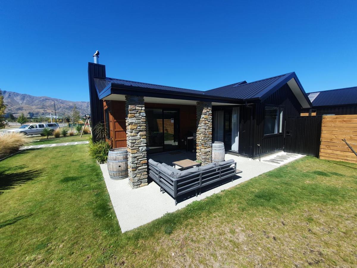 Hawea Heaven: Superking Beds + Hot Tub + Mountain Βίλα Γουανάκα Εξωτερικό φωτογραφία