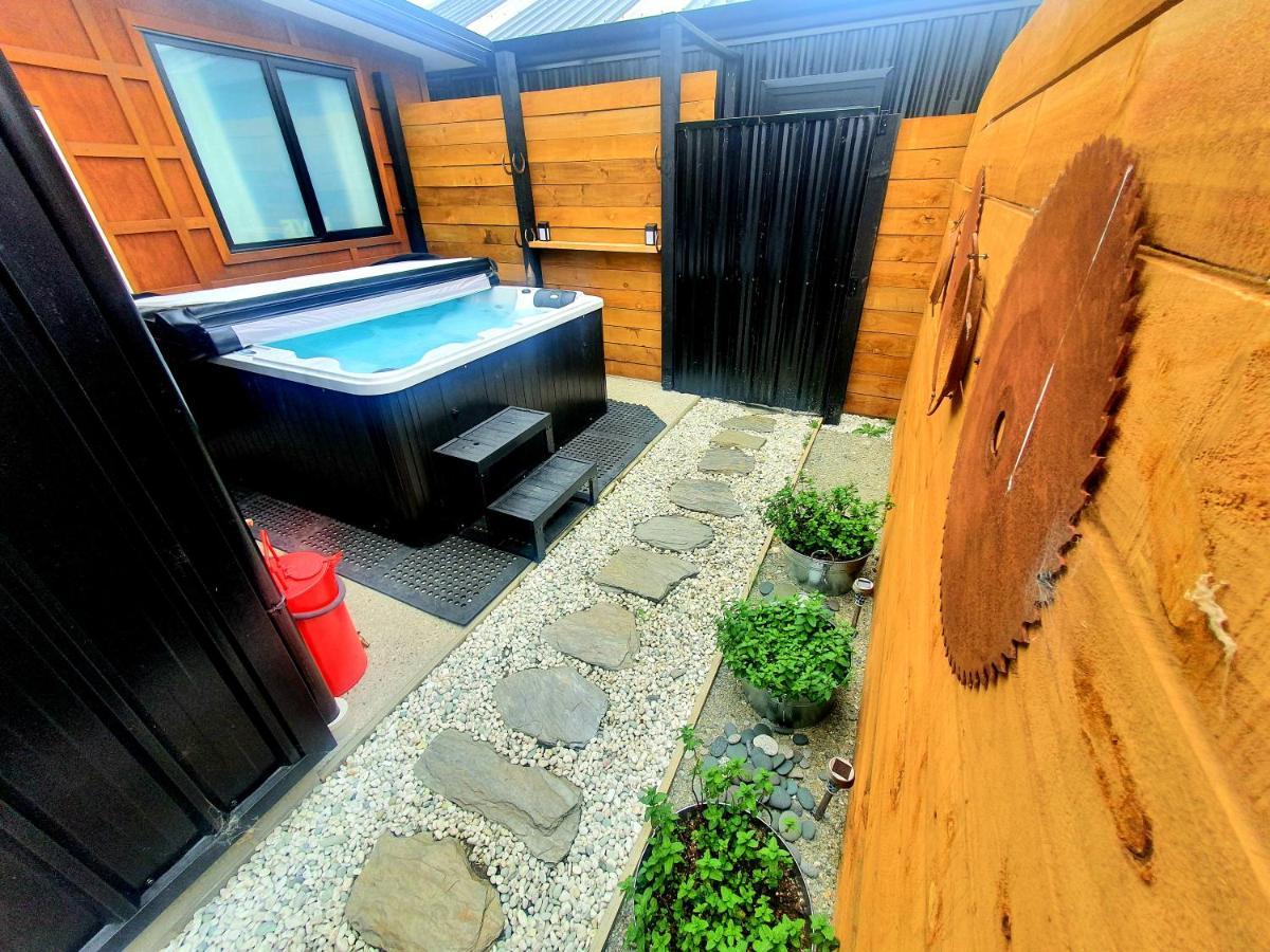 Hawea Heaven: Superking Beds + Hot Tub + Mountain Βίλα Γουανάκα Εξωτερικό φωτογραφία